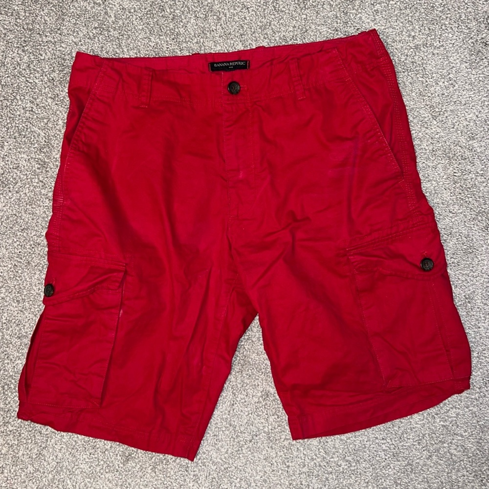 Bright red cargo shorts size 32 🩳